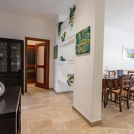 Universita & Stazione Airy Apartment With Parking Bari Bagian luar foto