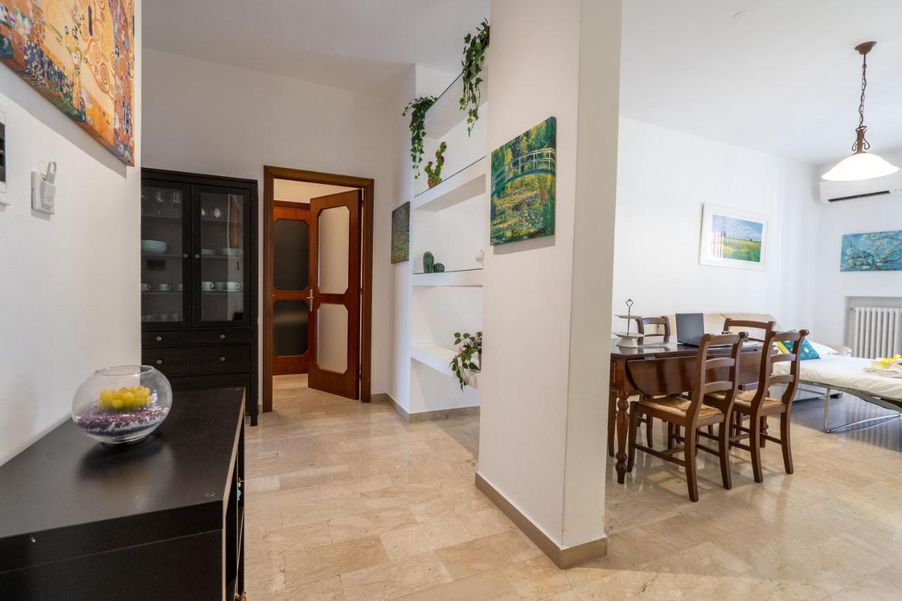 Universita & Stazione Airy Apartment With Parking Bari Bagian luar foto