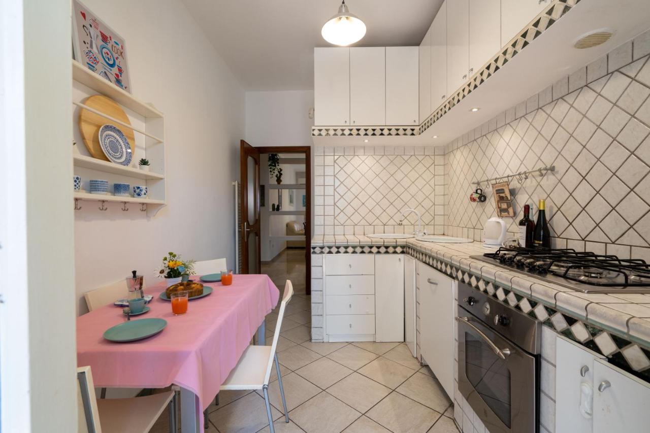 Universita & Stazione Airy Apartment With Parking Bari Bagian luar foto