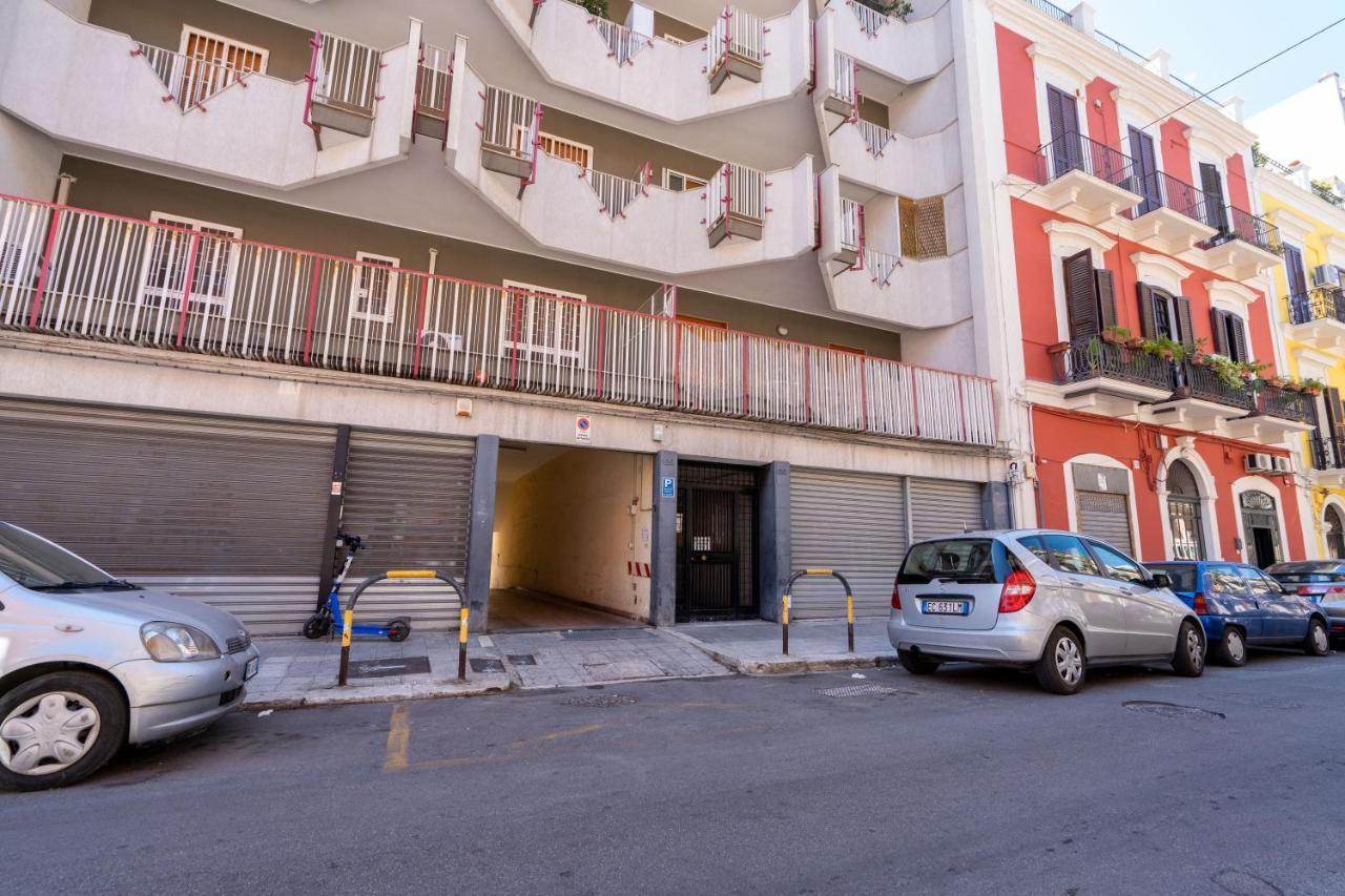 Universita & Stazione Airy Apartment With Parking Bari Bagian luar foto