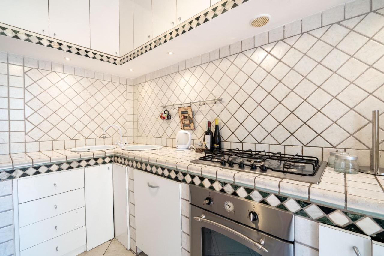 Universita & Stazione Airy Apartment With Parking Bari Bagian luar foto