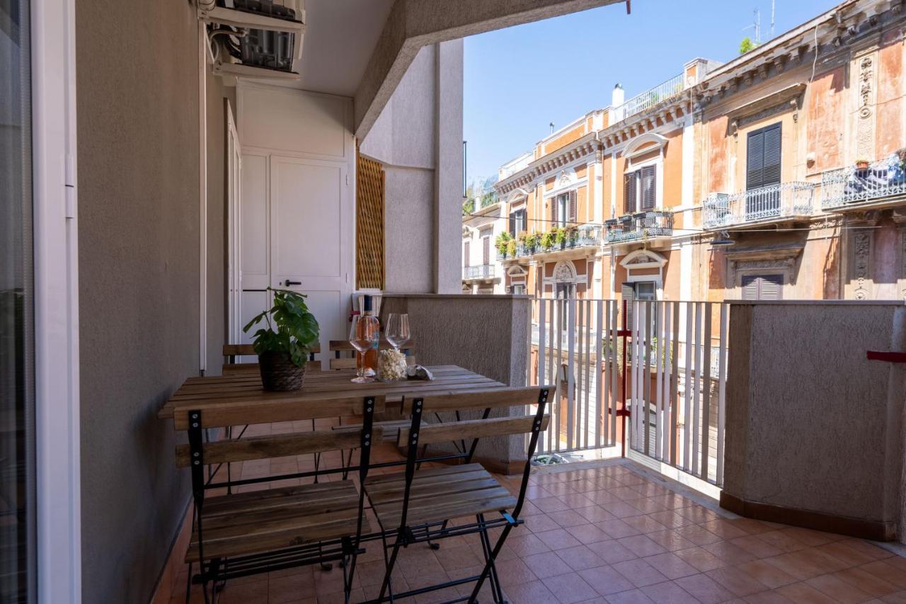 Universita & Stazione Airy Apartment With Parking Bari Bagian luar foto
