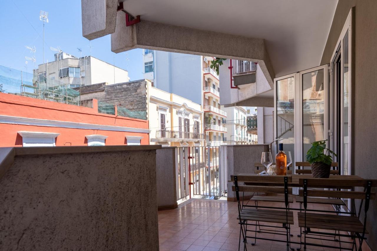Universita & Stazione Airy Apartment With Parking Bari Bagian luar foto